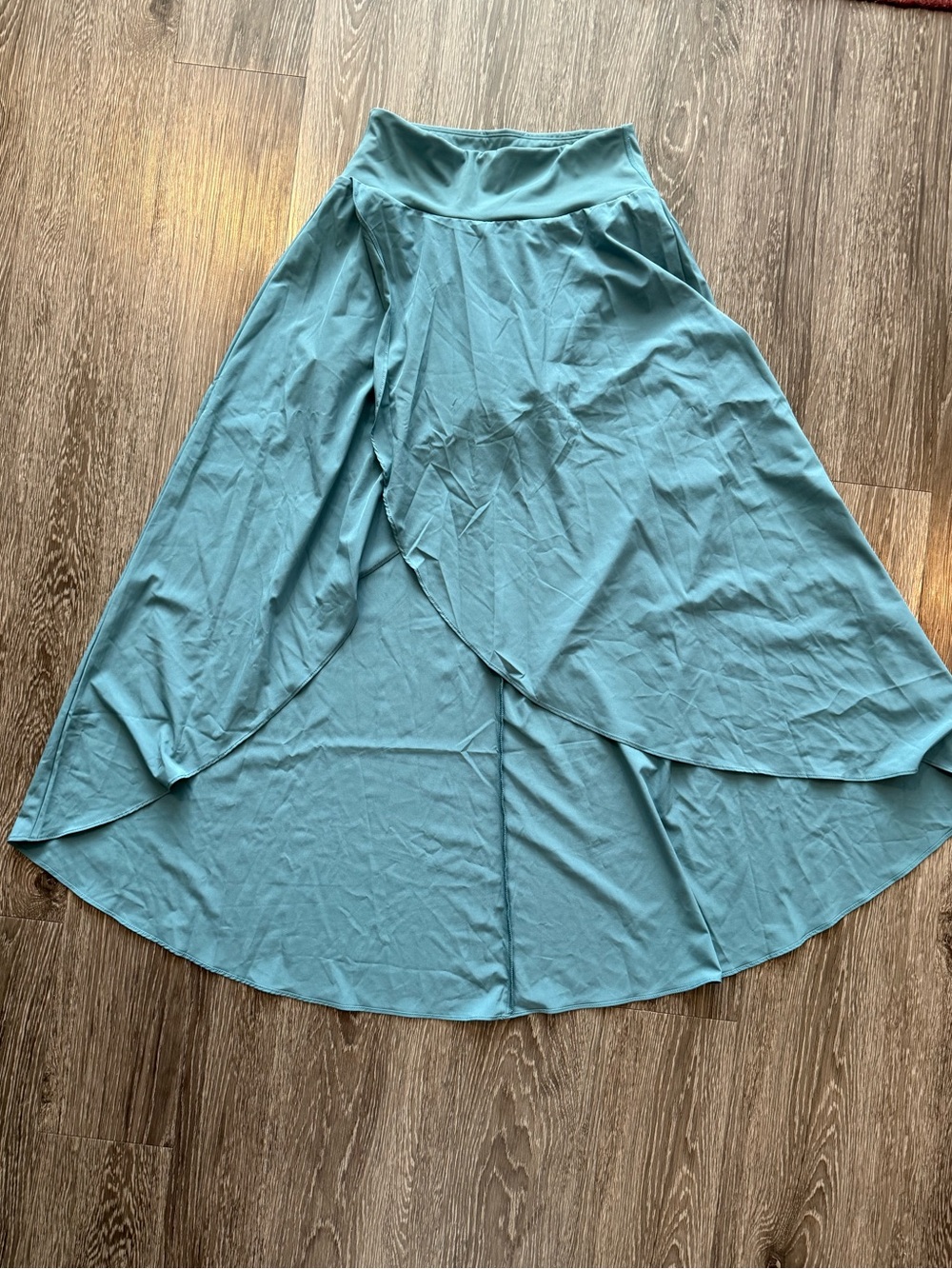 HALARA Teal High-Low Skirt
